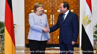 Ägypten Angela Merkel & Abdel Fattah-al-Sisi (picture-alliance/Anadolu Agency/Egyptian Presidency)