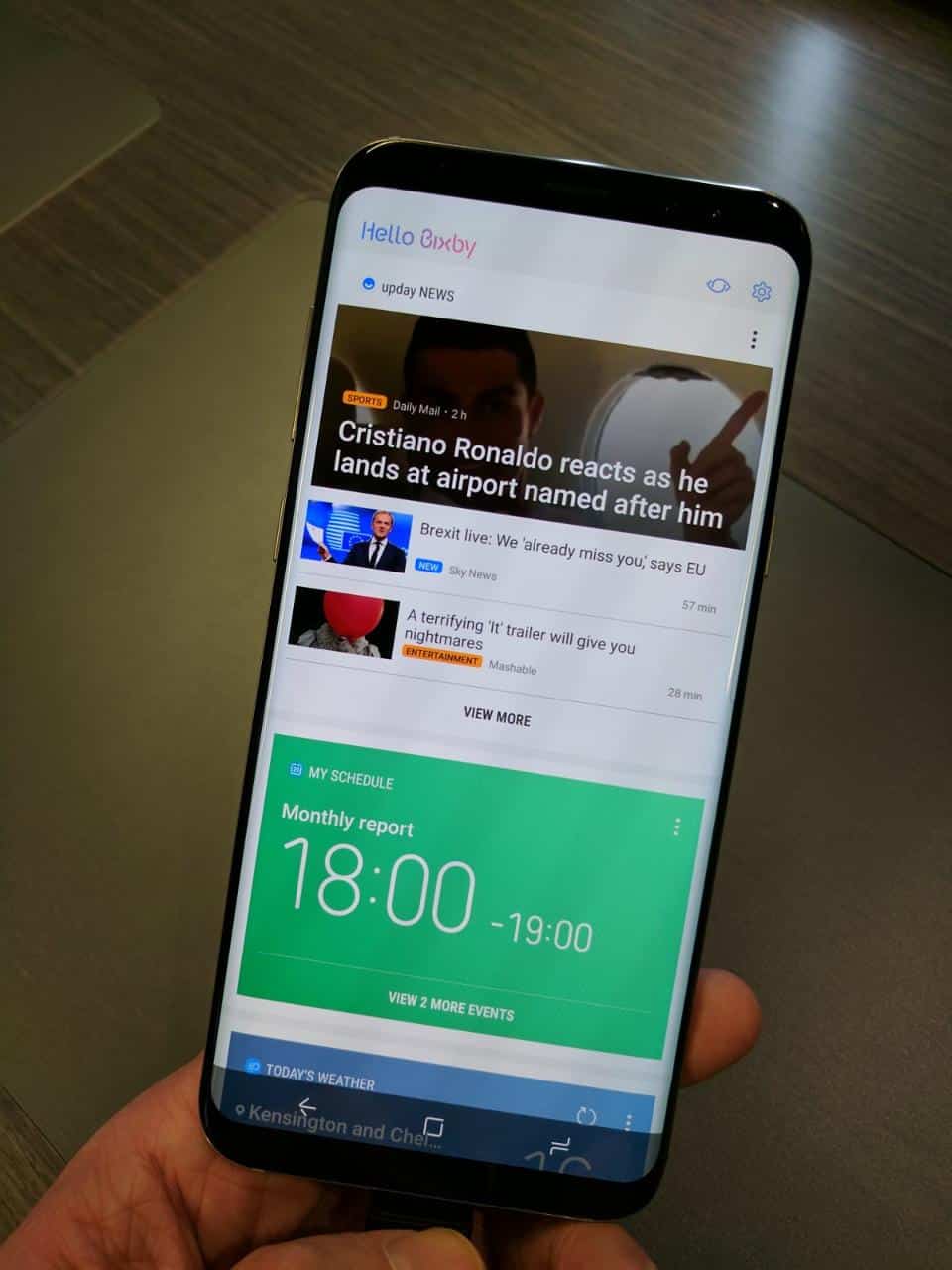 Bixby's information screen is a clear copy of Google Now 